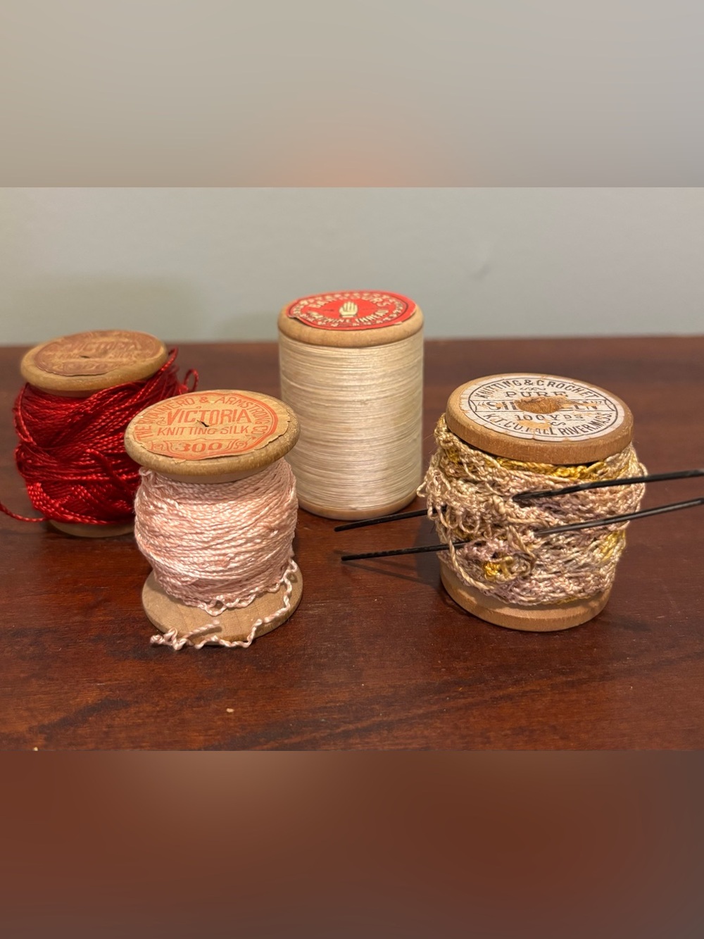 Vintage Wooden Spool Lot With Thread & Hairpin Lace Tool